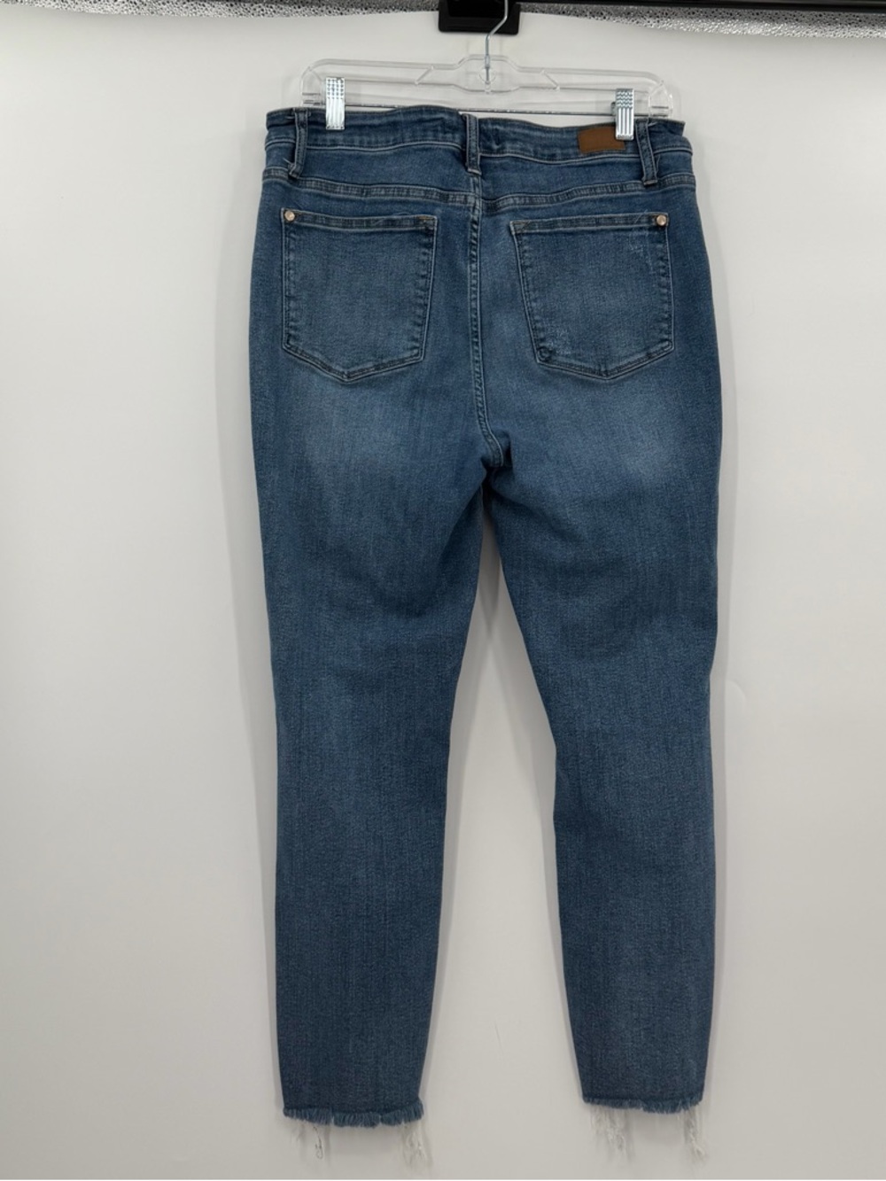 Judy blue relaxed fit distressed jeans 15/32 - Picture 2 of 4